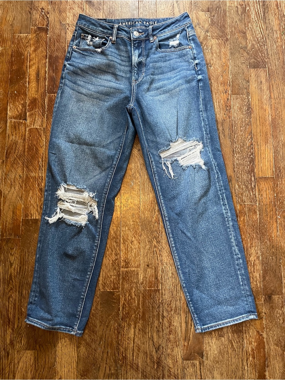 Women’s American Eagle Distressed Jeans 6!